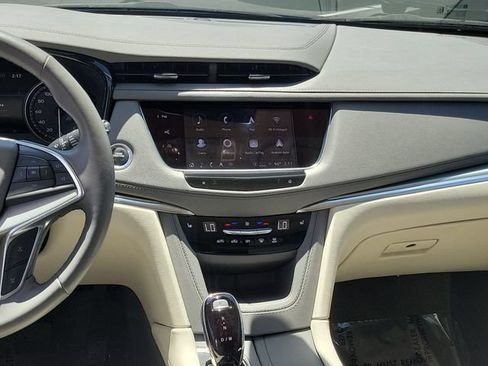 Certified 2024 Cadillac XT5 Premium Luxury w/ Technology Package FWD image 21