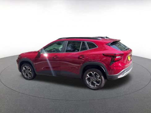 Used 2025 Chevrolet Trax LT FWD image 10