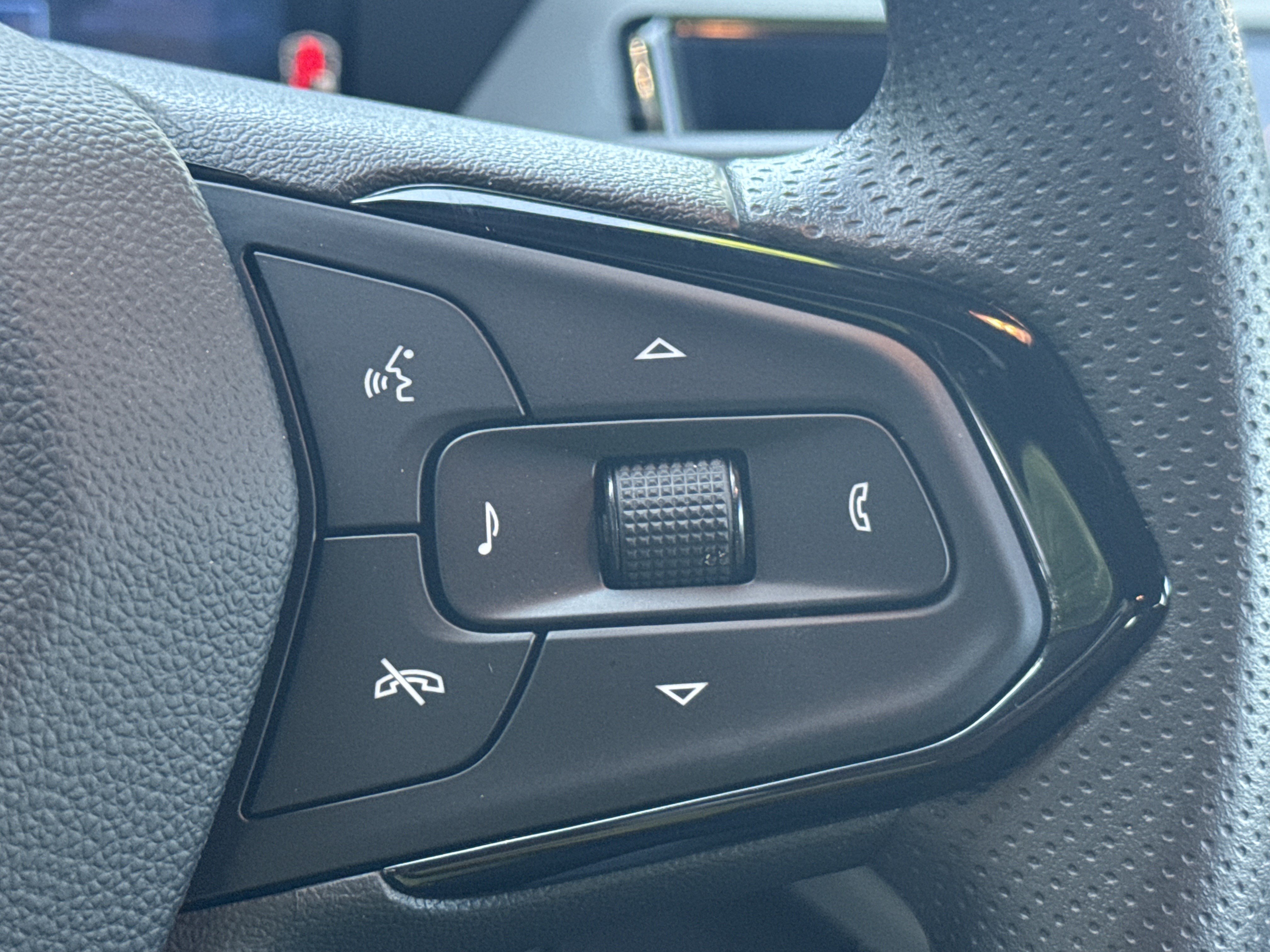 New 2027 Chevrolet Bolt LT FWD image 24