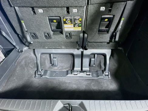 Used 2026 Toyota Sienna XLE FWD image 29