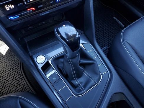 Certified 2023 Volkswagen Tiguan SE w/ Panoramic Sunroof Package image 22