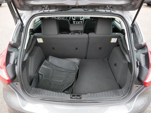 Used 2014 Ford Focus SE w/ SE Winter Package FWD image 18