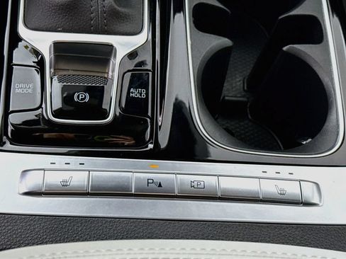 Certified 2024 Kia Carnival EX FWD image 12