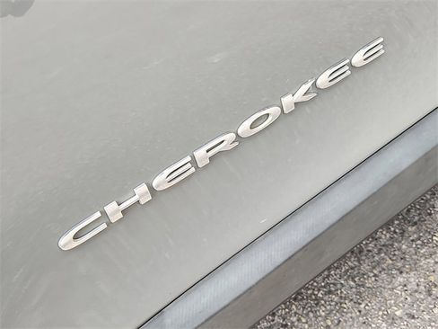 Used 2019 Jeep Cherokee Limited w/ Luxury Group image 31