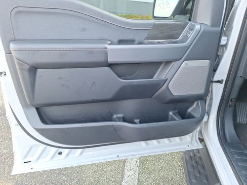 Used 2025 Ford F150 Lightning Lariat image 9