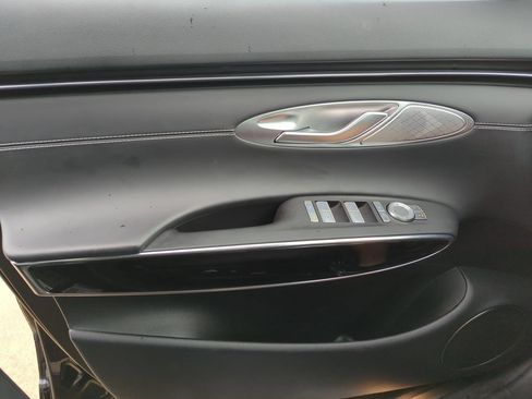 Used 2025 Genesis GV70 2.5T AWD/4WD image 18