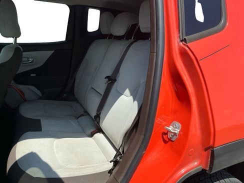 Used 2015 Jeep Renegade Latitude w/ Popular Equipment Group AWD/4WD image 12