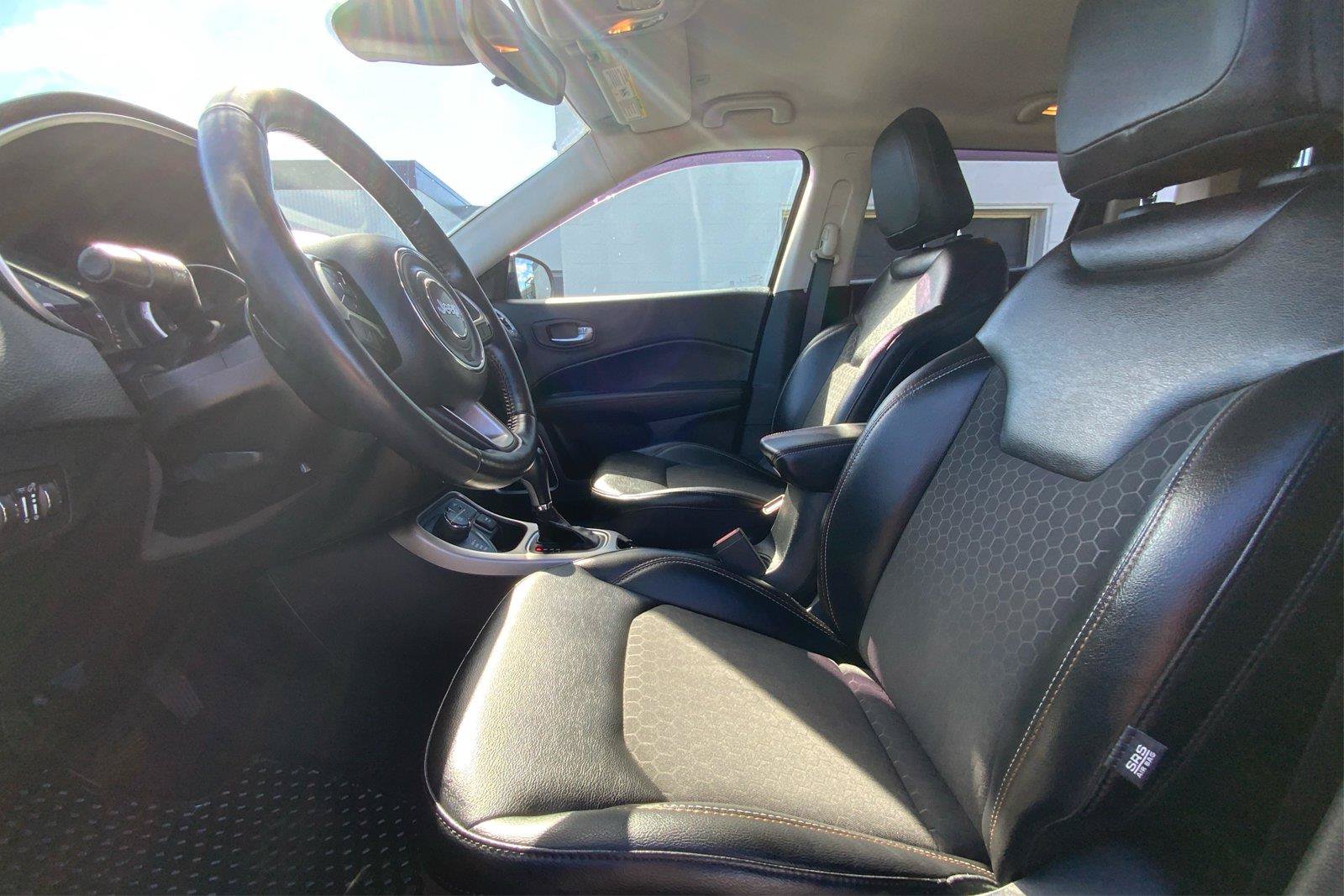 Used 2018 Jeep Compass Latitude w/ Cold Weather Group AWD/4WD image 10