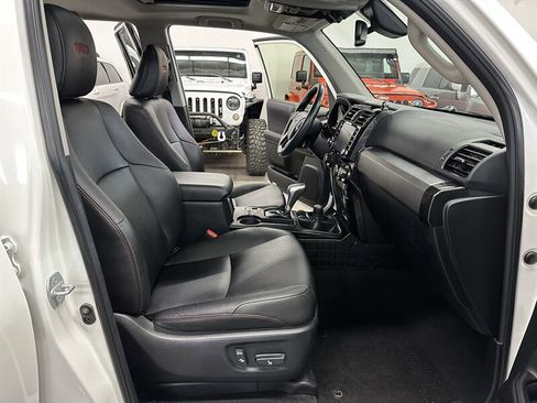Used 2020 Toyota 4Runner TRD Off-Road Premium w/ Moonroof Package AWD/4WD image 17