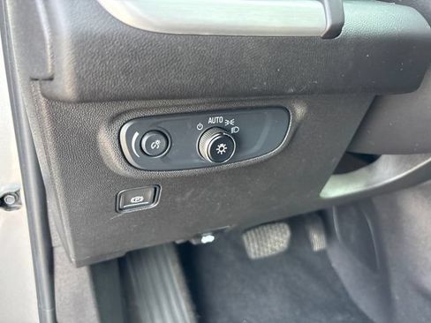 Used 2024 GMC Terrain SLE AWD/4WD image 16