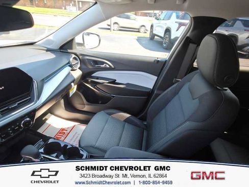 New 2026 Chevrolet Trax LT w/ LT Convenience Package FWD image 16