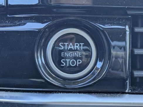 Used 2022 Nissan Pathfinder SL image 32