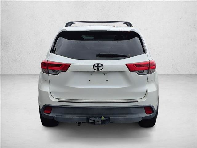 Used 2017 Toyota Highlander LE AWD/4WD image 7