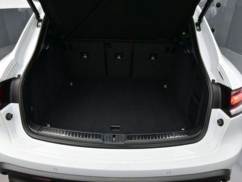 Certified 2023 Porsche Macan Turbo image 16