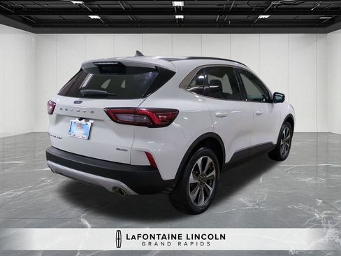 Used 2024 Ford Escape Platinum image 5