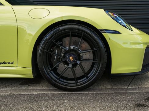 Certified 2025 Porsche 911 Carrera GTS RWD image 34