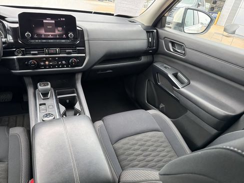 Used 2023 Nissan Pathfinder SV AWD/4WD image 20