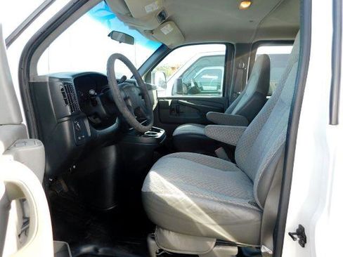 Used 2003 Chevrolet Express 3500 Extended Passenger image 9
