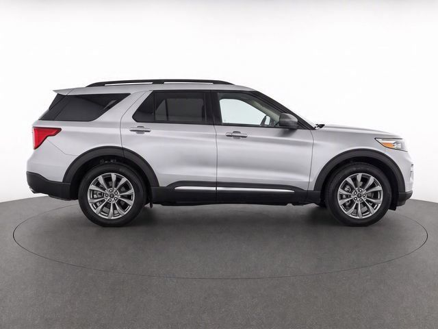 Used 2022 Ford Explorer XLT w/ Equipment Group 202A AWD/4WD image 8