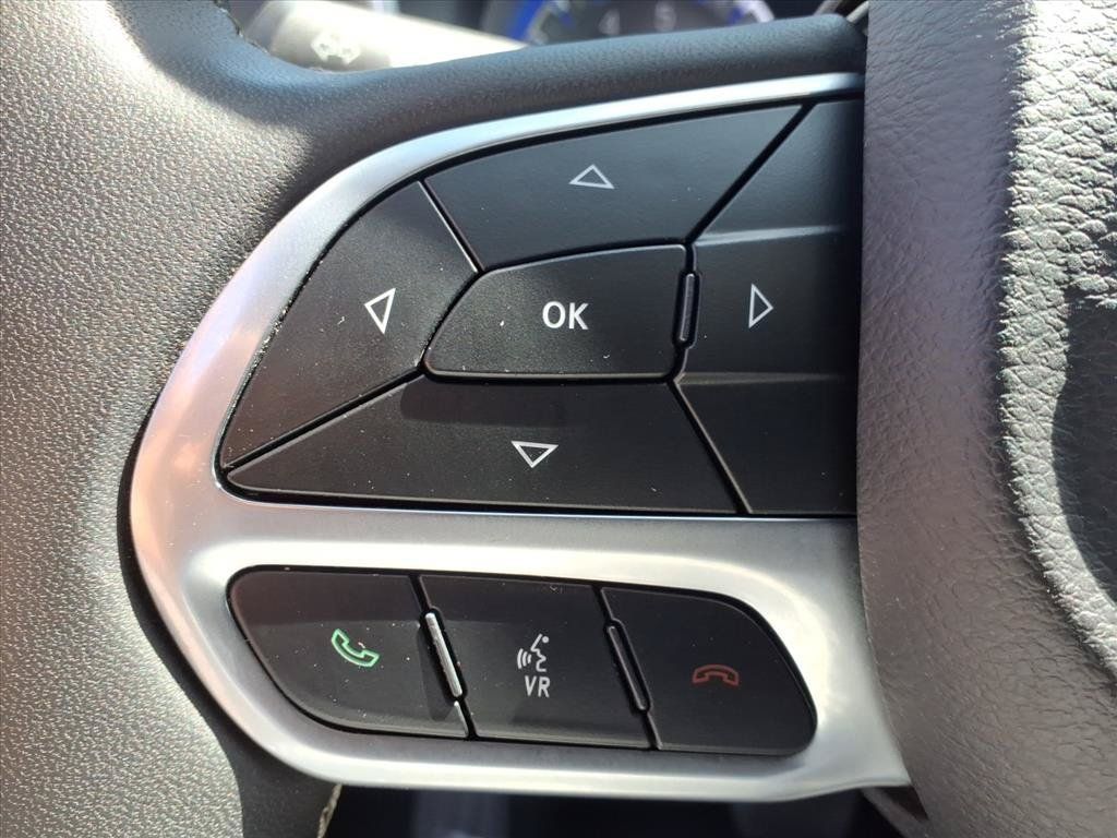 Used 2024 Chrysler Pacifica Touring-L FWD image 19