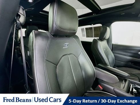Used 2023 Chrysler Pacifica Limited w/ S Appearance Package image 32