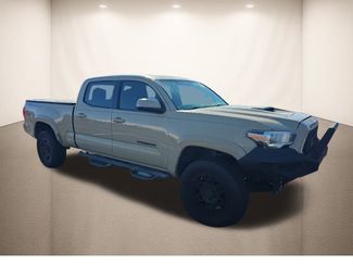 Used 2016 Toyota Tacoma TRD Sport w/ Premium & Technology Package video 2