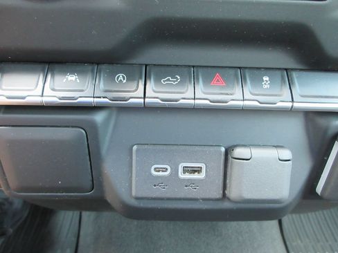 Used 2022 Chevrolet Silverado 1500 Custom AWD/4WD image 27