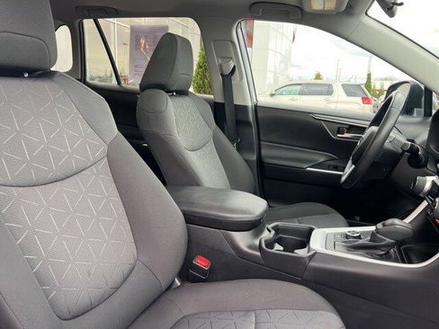 Used 2021 Toyota RAV4 XLE image 33