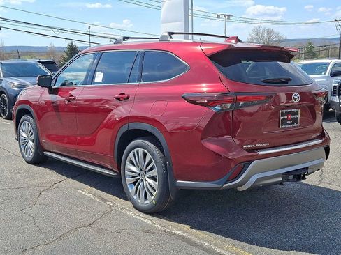 New 2026 Toyota Highlander Platinum AWD/4WD image 11