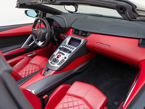 Used 2018 Lamborghini Aventador S AWD/4WD image 57