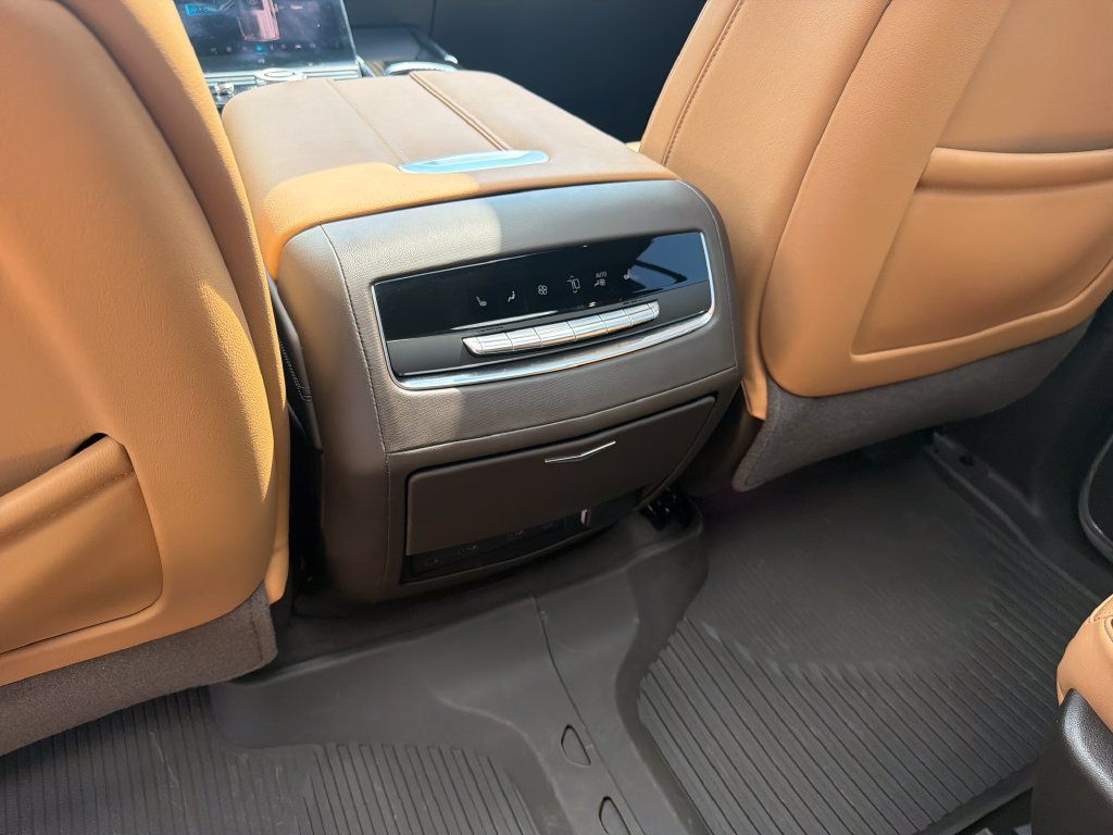 Used 2026 Cadillac Escalade ESV Luxury w/ Touring Package AWD/4WD image 36