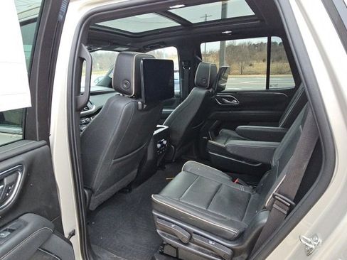 Used 2023 GMC Yukon SLT image 12