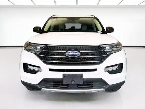 Used 2022 Ford Explorer XLT w/ Equipment Group 202A RWD image 2