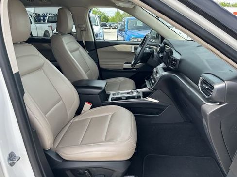 Used 2022 Ford Explorer XLT w/ Equipment Group 202A image 29