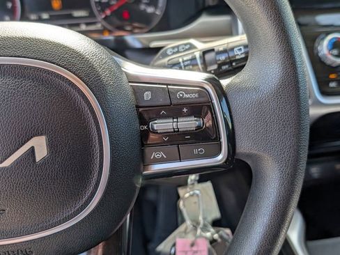 Used 2023 Kia Sorento LX image 16