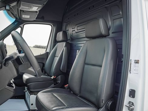 Used 2025 Mercedes-Benz Sprinter 2500 image 15