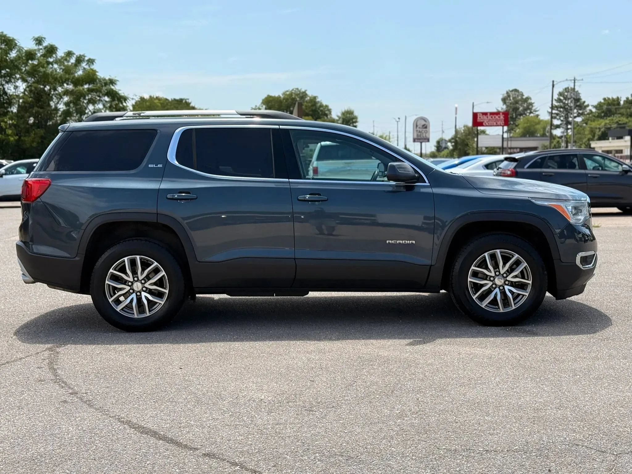Used 2019 GMC Acadia SLE AWD/4WD image 10