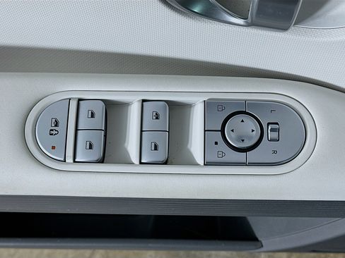 Used 2023 Hyundai Ioniq 5 SE image 15