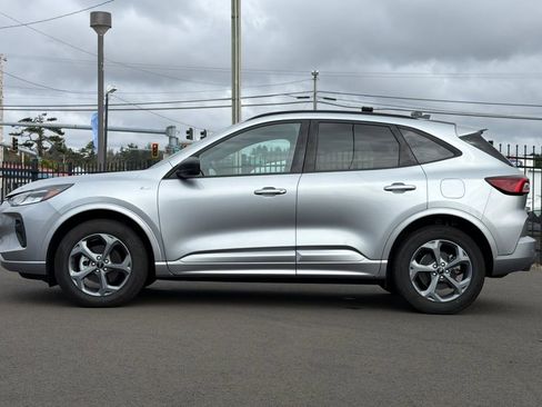 Certified 2023 Ford Escape ST-Line w/ Tech Pack #1 AWD/4WD image 6