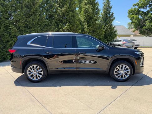 Used 2025 Buick Enclave Preferred FWD image 33