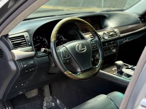 Used 2013 Lexus LS 460 w/ Comfort Pkg RWD image 10