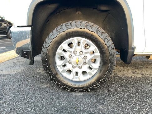 Used 2023 Chevrolet Silverado 2500 LT image 19