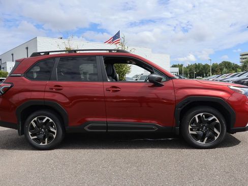 Used 2025 Subaru Forester Limited AWD/4WD image 9