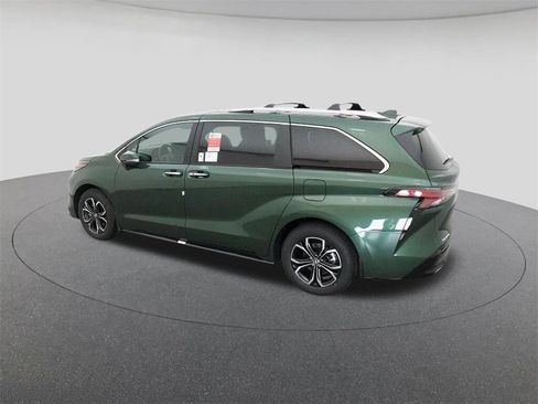 New 2026 Toyota Sienna Platinum image 4