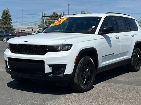 Used 2024 Jeep Grand Cherokee L Altitude image 1