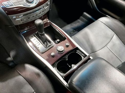 Used 2019 INFINITI Q70 Luxe image 14