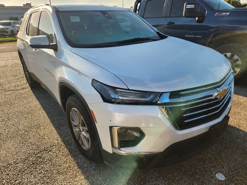 Used 2023 Chevrolet Traverse LT FWD image 1