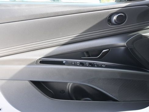 Certified 2025 Hyundai Elantra Sport image 18