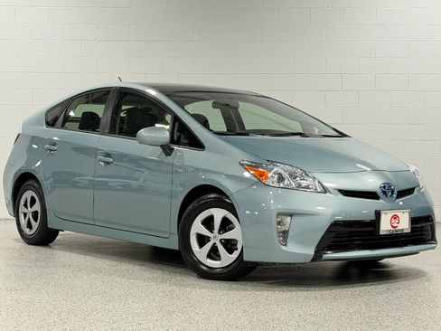 Used 2014 Toyota Prius Three w/ Solar Roof Package FWD image 4