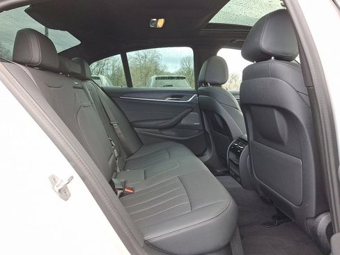 Used 2023 BMW 540i xDrive w/ Premium Package image 15